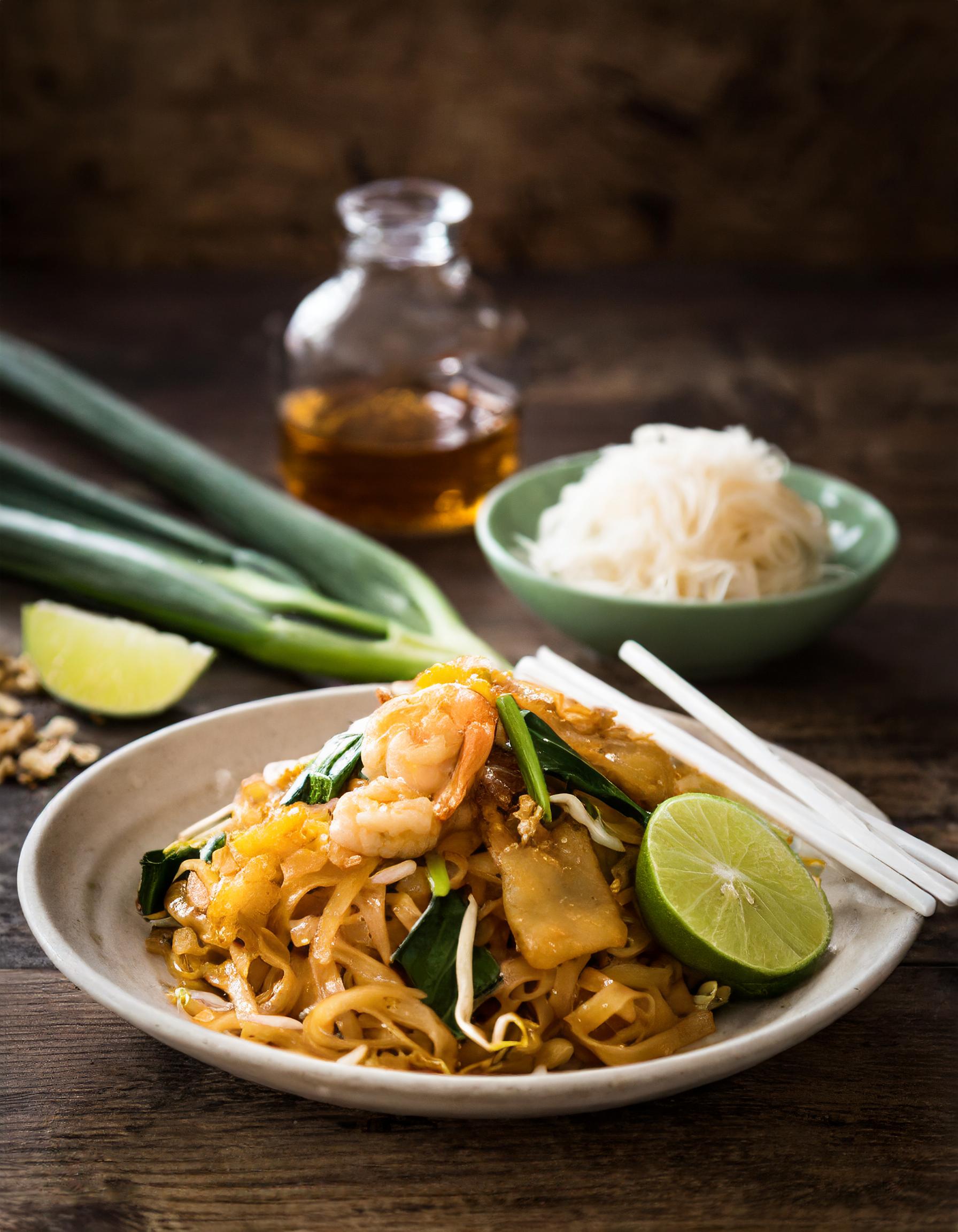 Italienische Gelato-Kreation mit frischen Pistazien und Schokolade