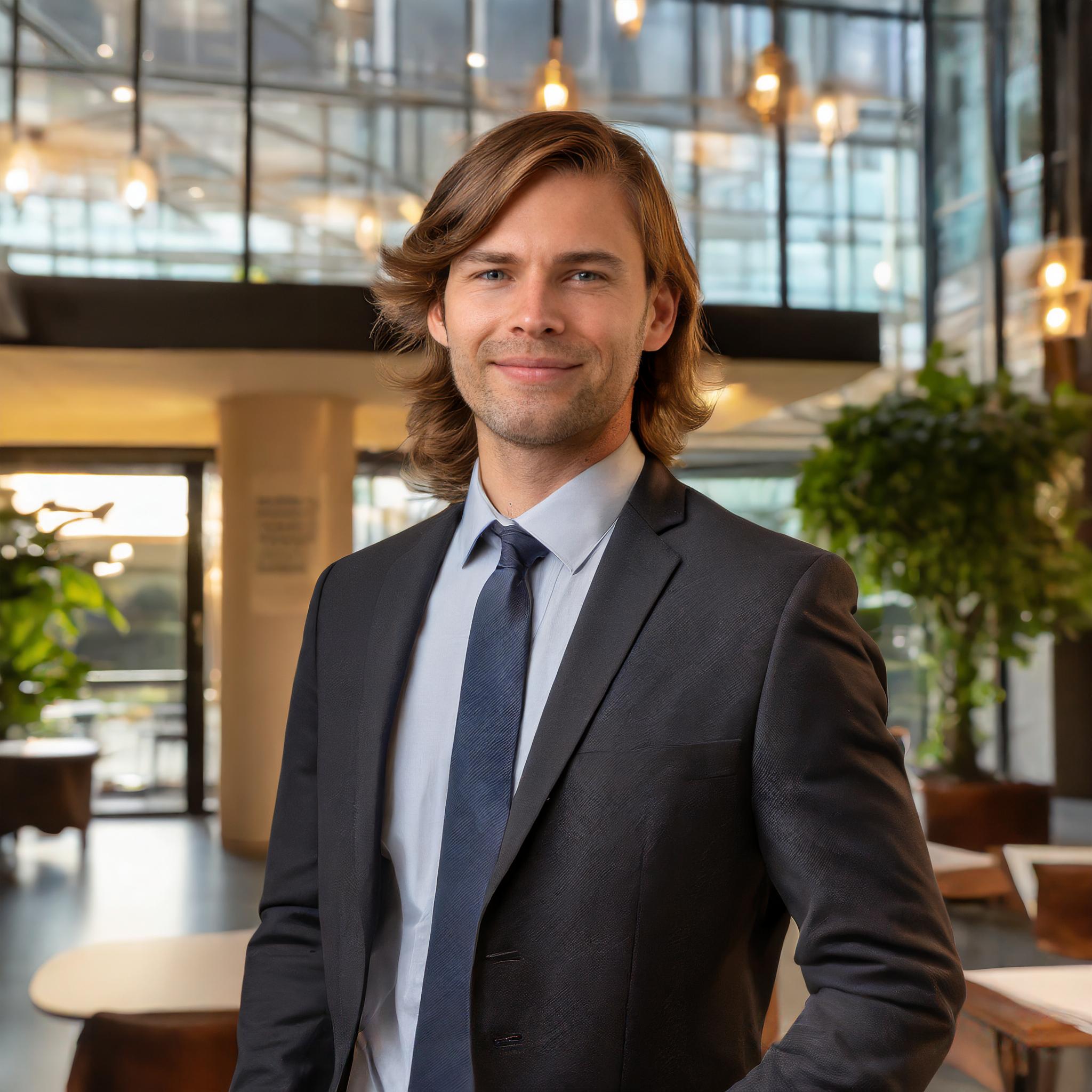 Porträt eines Mannes in einem professionellen Umfeld